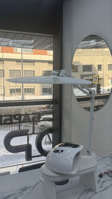 Продам маникюрные столы 3 шт