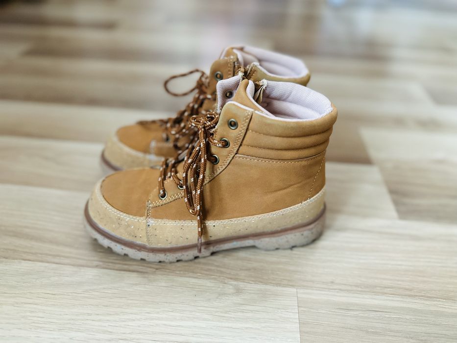 Детски боти Reserved