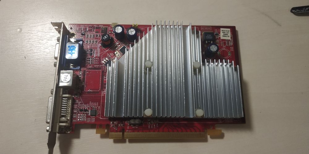 ATI Radeon X1300.