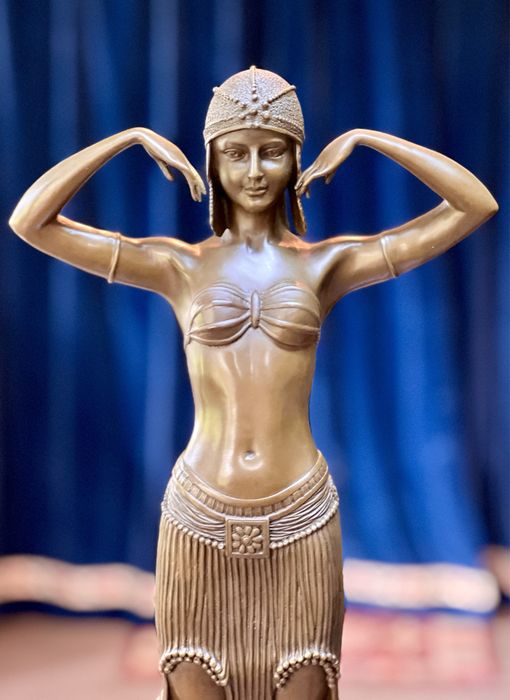 Statuetă Bronz ArtDeco *** vintage / antic / vechi / retro ***