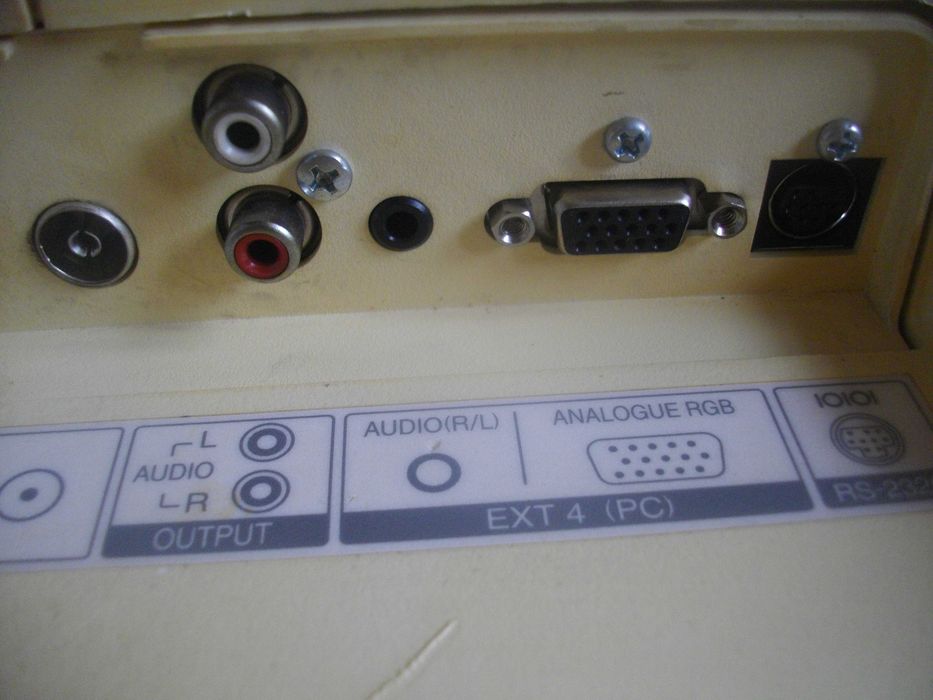 Японски LCD Телевизор SHARP-20 Инча-За Части/За Ремонт-С Дистанционно