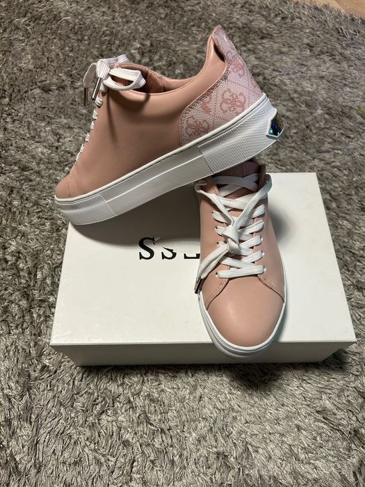 Дамски обувки guess