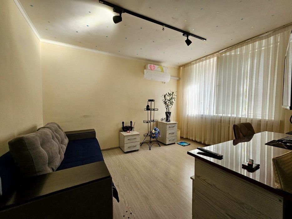 Продаю свою квартиру  в кирпичном доме на Чиланзаре - 2, Ор-р: Аллея