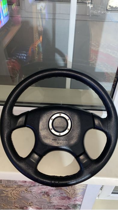 Продаю руль momo