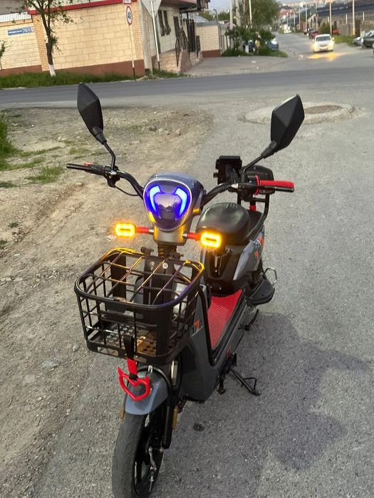 В продаже скутор 777