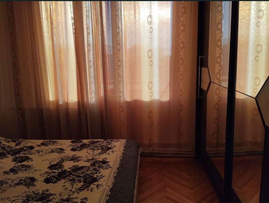 Vand apartament 2 camere 2balcoane zona tudor 92500€
