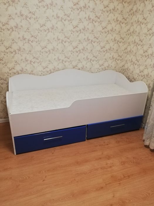 Продам 2 подростковые кровати с матрасами