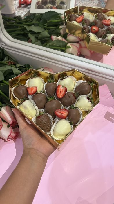 Клубника в шоколаде в наличие
