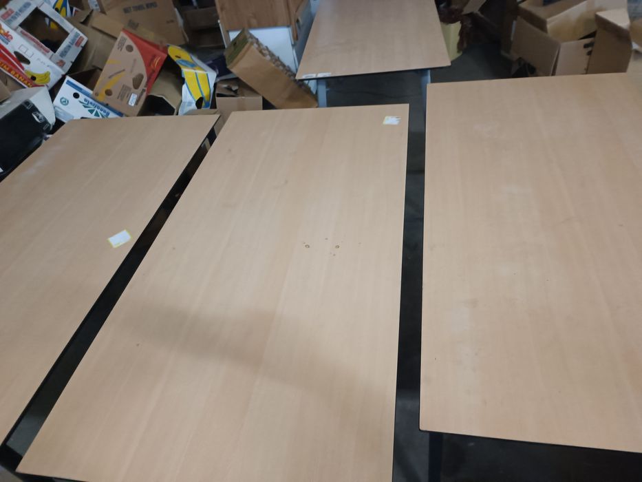 Офис маси и бюра