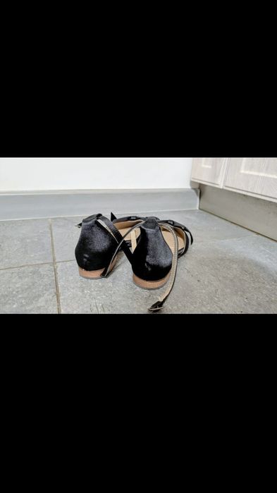 Sandale negre cu fundite