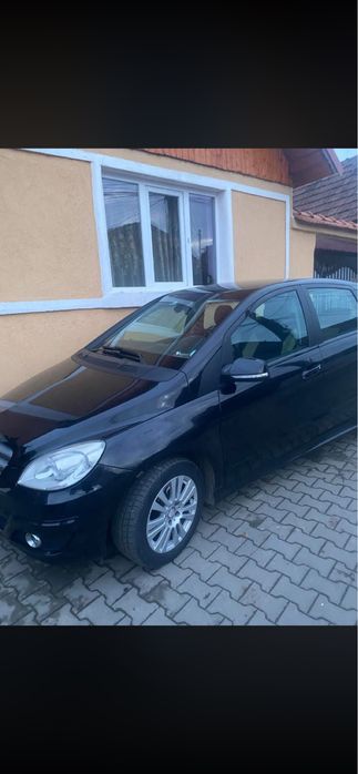 Vând Mercedes Benz b180