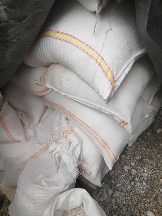 Vând praf de marmura SI piatra de marmura