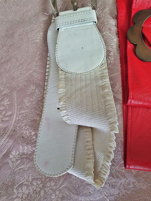 Колани лот за общо 10 лв