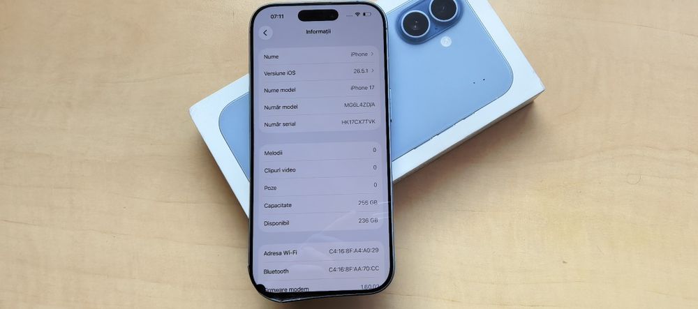 Apple IPhone 17 - 256GB _Carcasa stramba / Spate Spart / Punct mic display colt __Perfect Functional // 94% Health