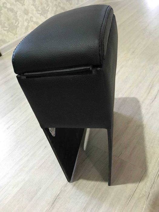 Продаются подлокотник на авто