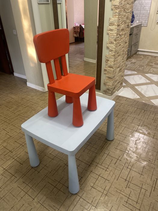 Детский столик и стульчик ИКЕА.