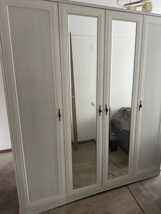 Шкаф с евро мебелью