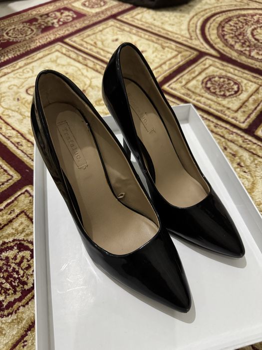 Женская туфли продается