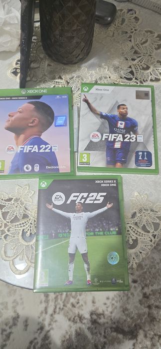 Vând fifa 2022/2023 și 2025