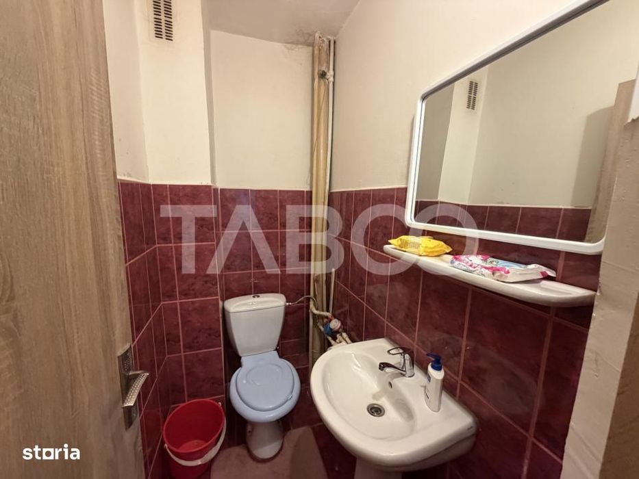 Apartament decomandat 80 mpu 3 camere 2 bai etaj 2 zona 1 Decembrie