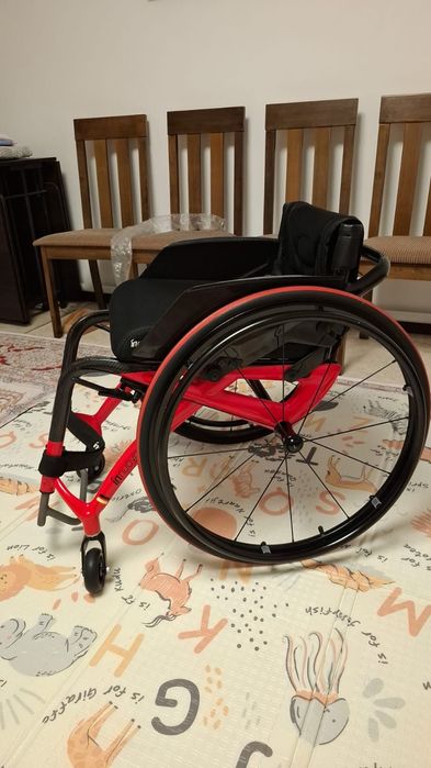 Продам инвалидную коляску