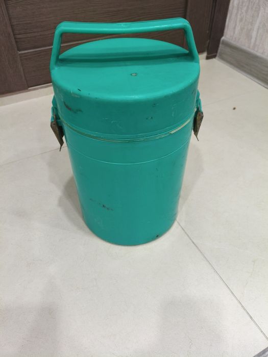 Термос полевой продам.