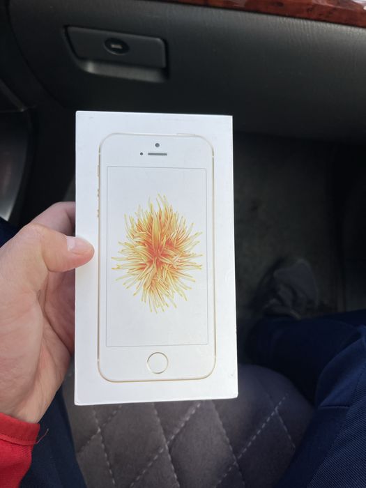 Продам iPhone SE
