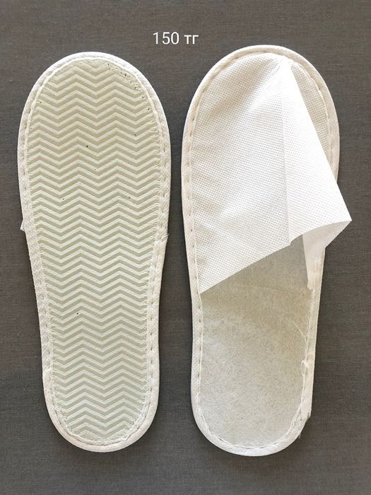 Одноразовые тапочки.