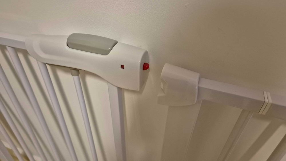 Vand grilaj metalic de protectie pentru camera copilului