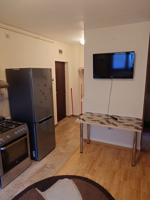 Proprietar, inchiriez apartament 1 camera zona Dambovita