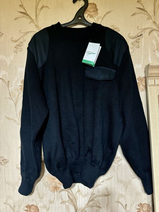 Свитера разных расцветок