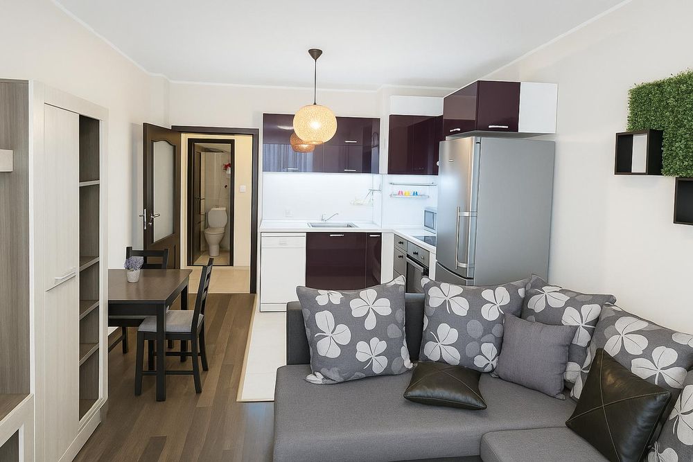 Дава се под наем Тристаен апартамент в Пловдив, Кършияка - 75 кв.м за 610.98 € - Снимка #1