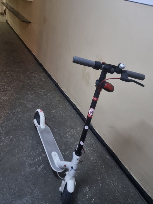 Trotineta electrica Xiaomi Mi Electric Scooter, IP54, Aluminiu, viteza