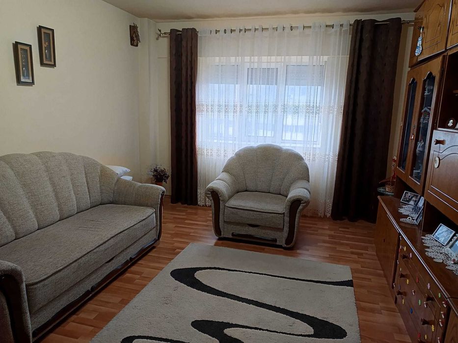 Proprietar | Închiriez 3 camere  – Bld. Unirii, Km 0 | Mobilat complet