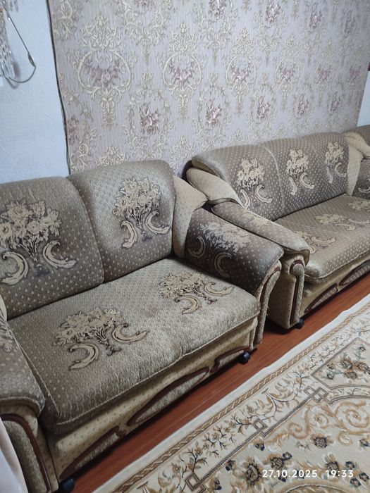 Продам диван софа кресло пуфик.Состояние нормальная .