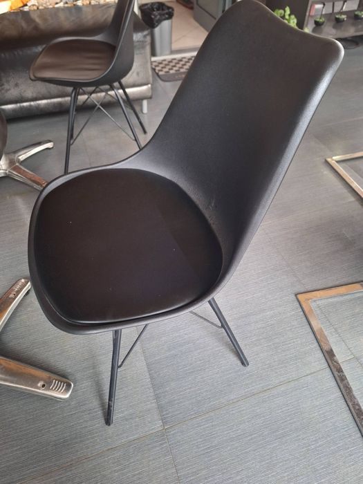 Пластмасови столове