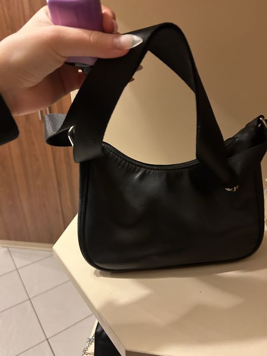 Малка черна чанта