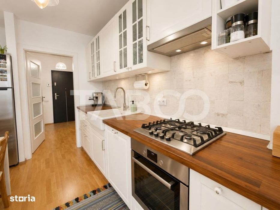 Apartament de vanzare 4 camere balcon boxa lift bloc nou zona Centrala