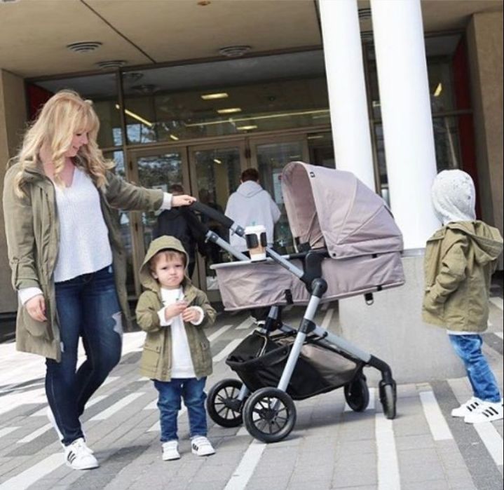 Продам детскую коляску 3 в 1