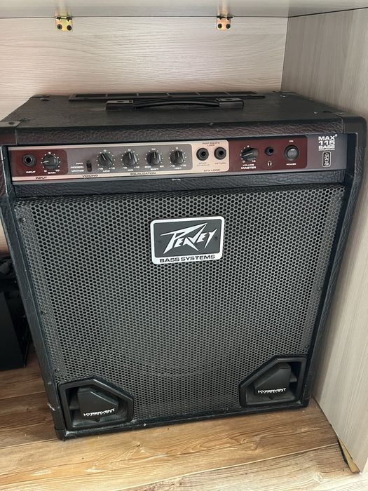 Комбик Peavey MAX115 для бас-гитары