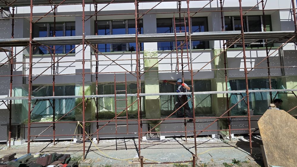 Inchiriez schela metalica