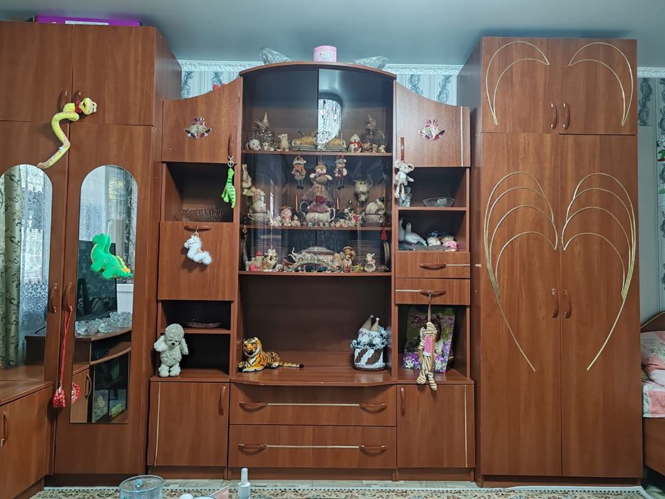 Продам мебельную стенку