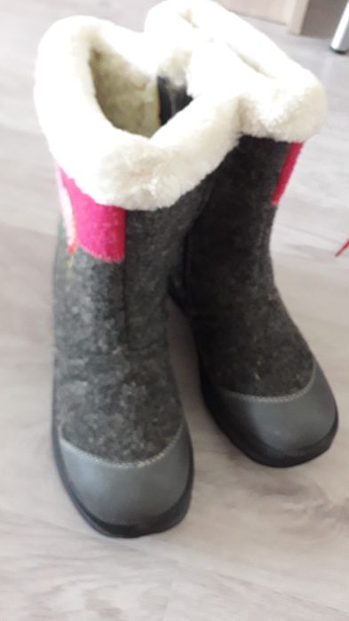 Продам детскую обувь