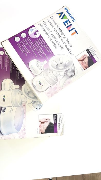 Две помпи за кърма и подарък стойка за чаша за количка