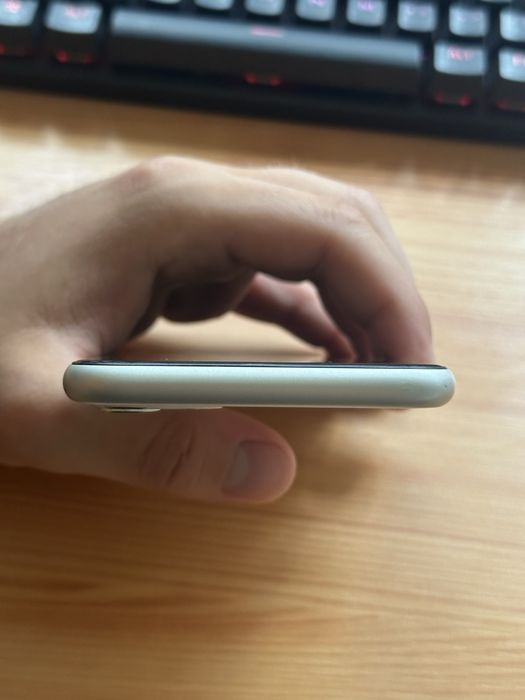 iPhone 11 100% 64GB