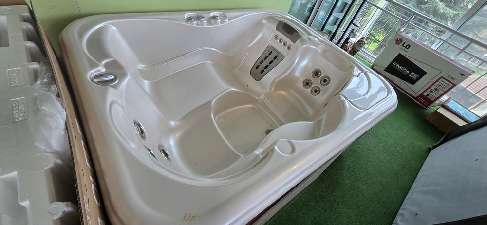 Джакузи HotSpring JetSetter