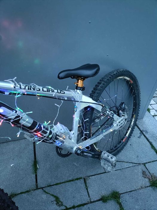 Vand bicicleta dirt jumper Cube