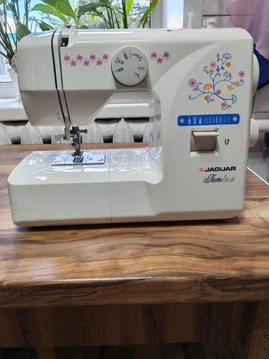 Продам швейную машинку