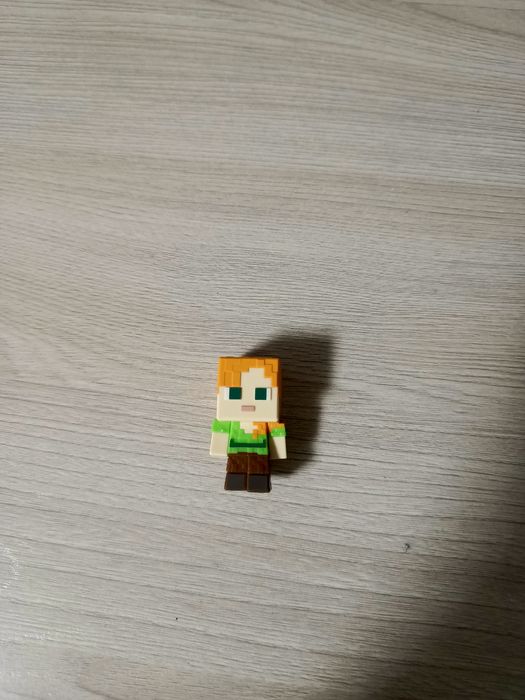 Продаю фигурку Minecraft kinder joy