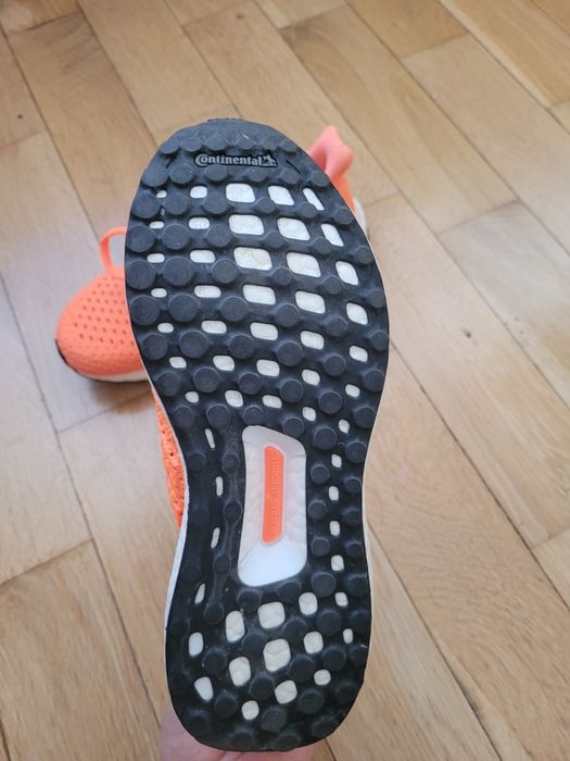 Vând adidași marca Adidas Boost
